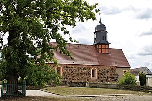 Blick auf die Tröbitzer Kirche.