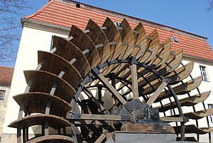 Blick auf das Mühlrad der Elstermühle Plessa